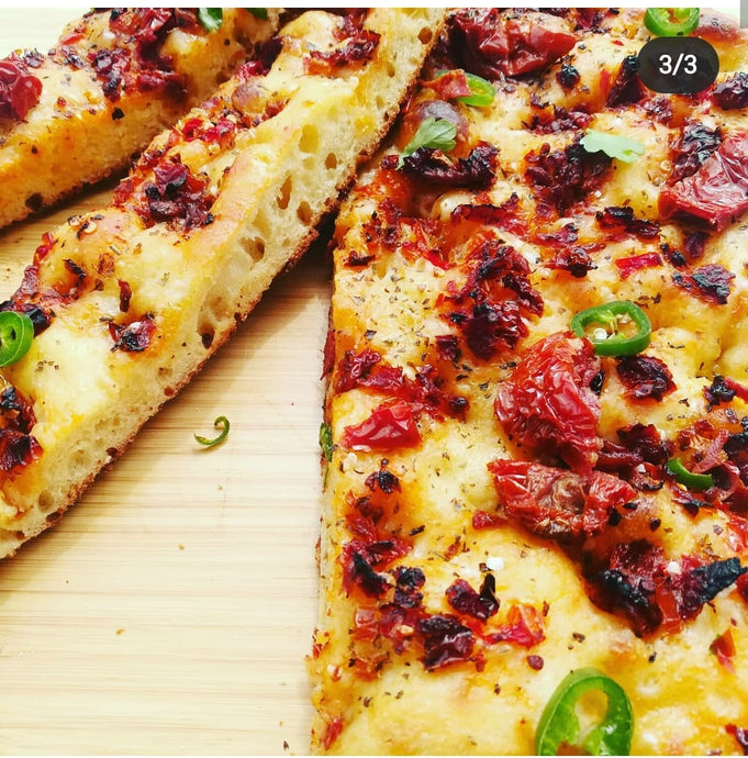 Focaccia aux piments végétariens et tomates confites